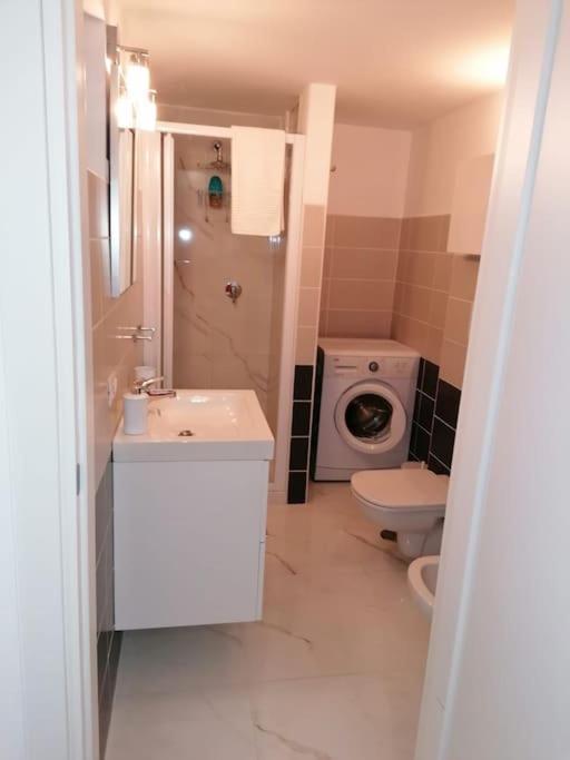 Fiumicino Aeroporto Casa Vacanze Iris מראה חיצוני תמונה